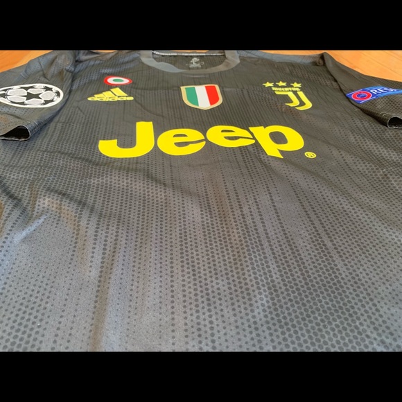 Cristiano Ronaldo Juventus 3rd jersey - Picture 7 of 7